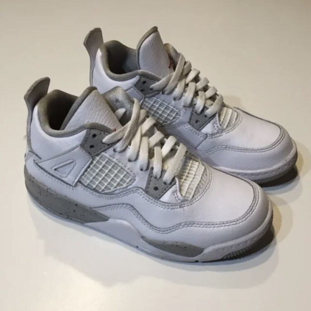 Nike Air Jordan 4 IV Retro Oreo Hardly Worn BQ7669 100 White Gray size 12 C